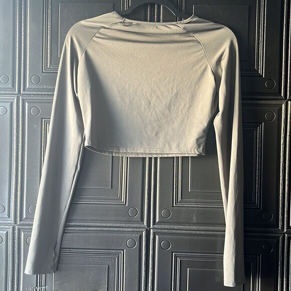 Gray cropped top - Picture 2 of 2